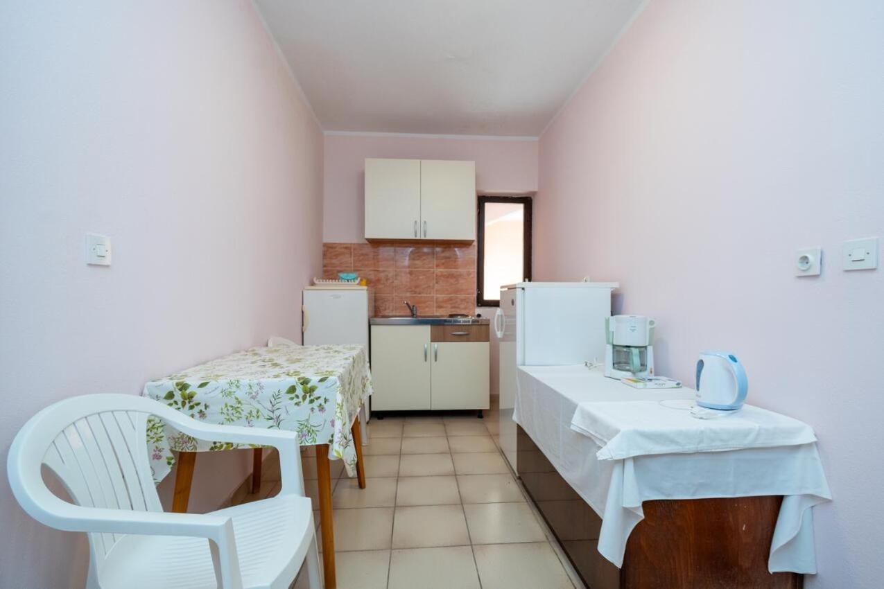 Apartments And Rooms With Parking Space Zubovici, Pag - 16063 외부 사진